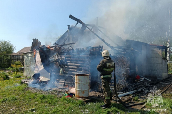 В Ивановской области сгорели 3 частных дома и баня